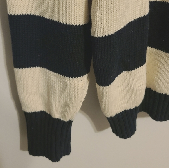 Brandy Melville | Women's Black and Cream Striped Crewneck Sweater (One Size) - Picture 6 of 12